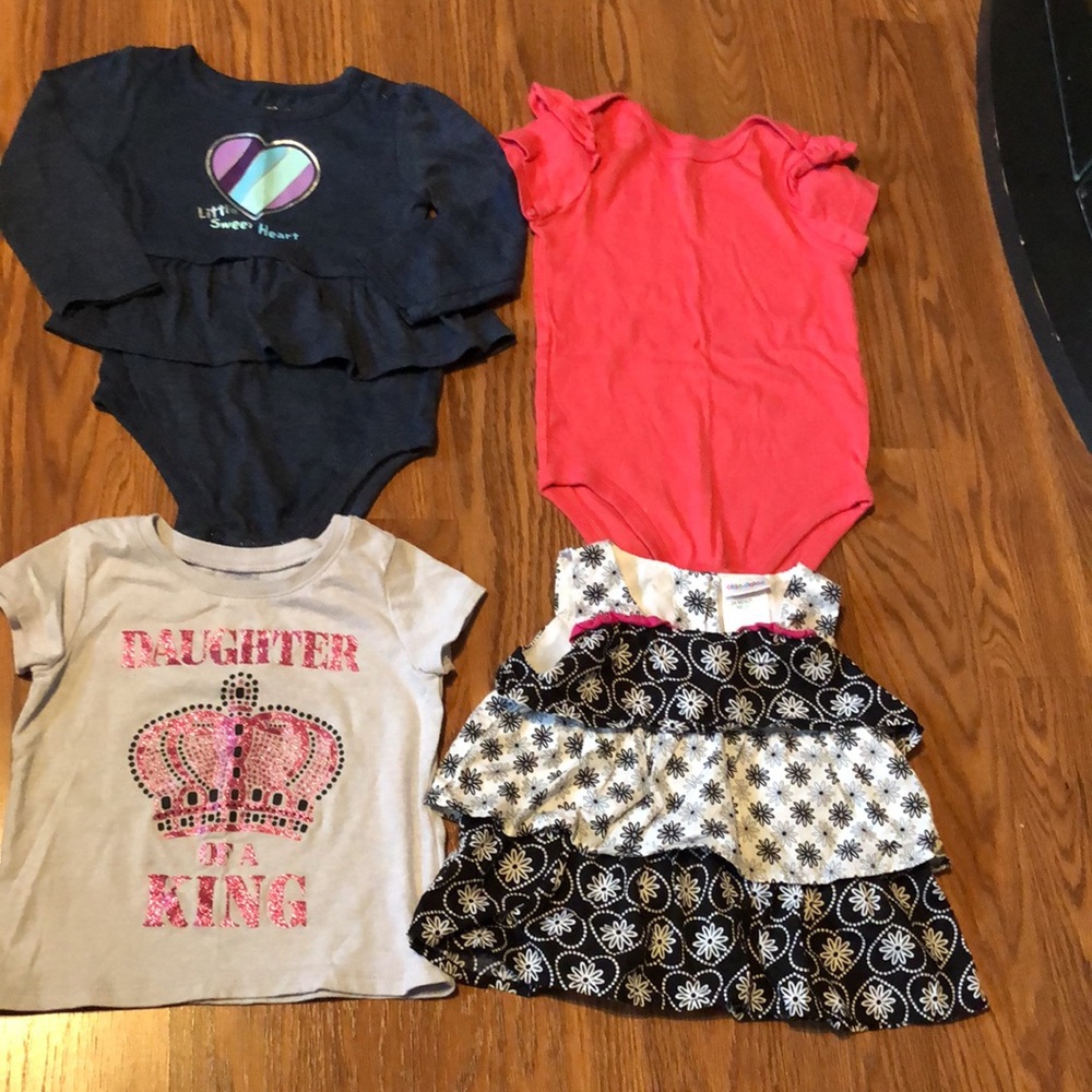PRE-OWNED BUNDLE OF 24 MONTH OLD SHIRTS AND ONESIES. ALL ARE 24 MONTHS. - Picture 2 of 6